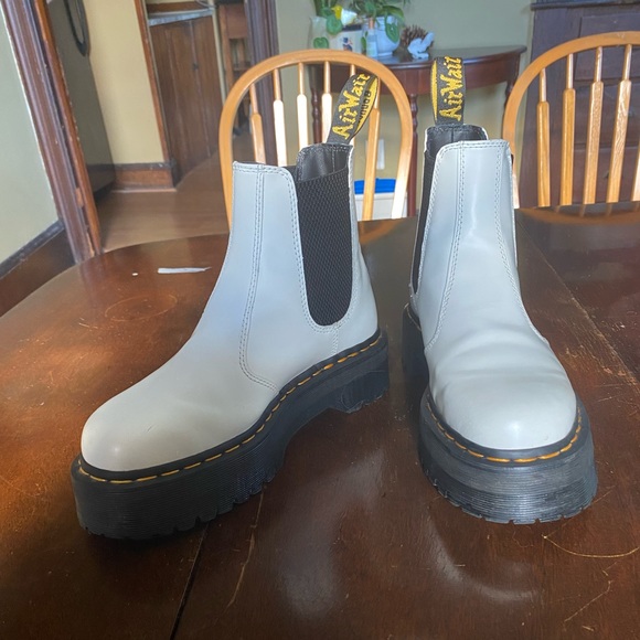 Dr. Martens 2976 Smooth Leather Platform Chelsea Boot - Picture 4 of 10